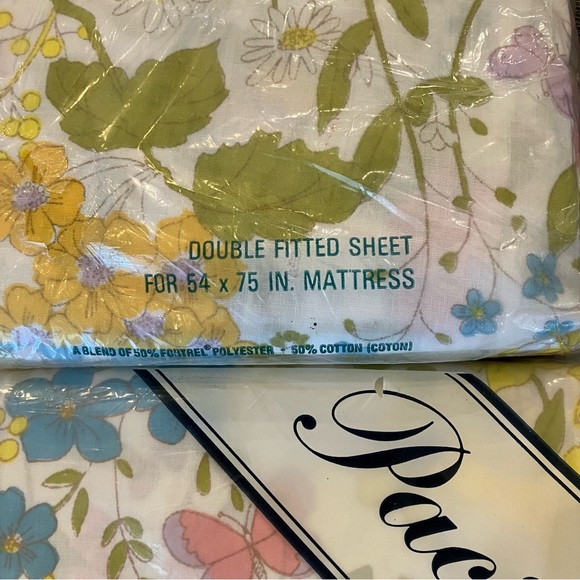 Retro Floral Full Size Sheet Set - Picture 3 of 6